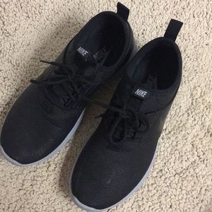 Nike Juvenate Premium Women’s Size 6